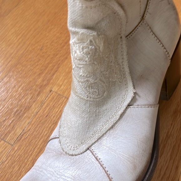 Siren by Mark Nason cowboy boots. Made in Italy. Intentional distressing. - Picture 4 of 7